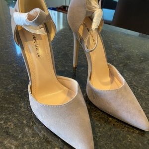 Dress up closed heels